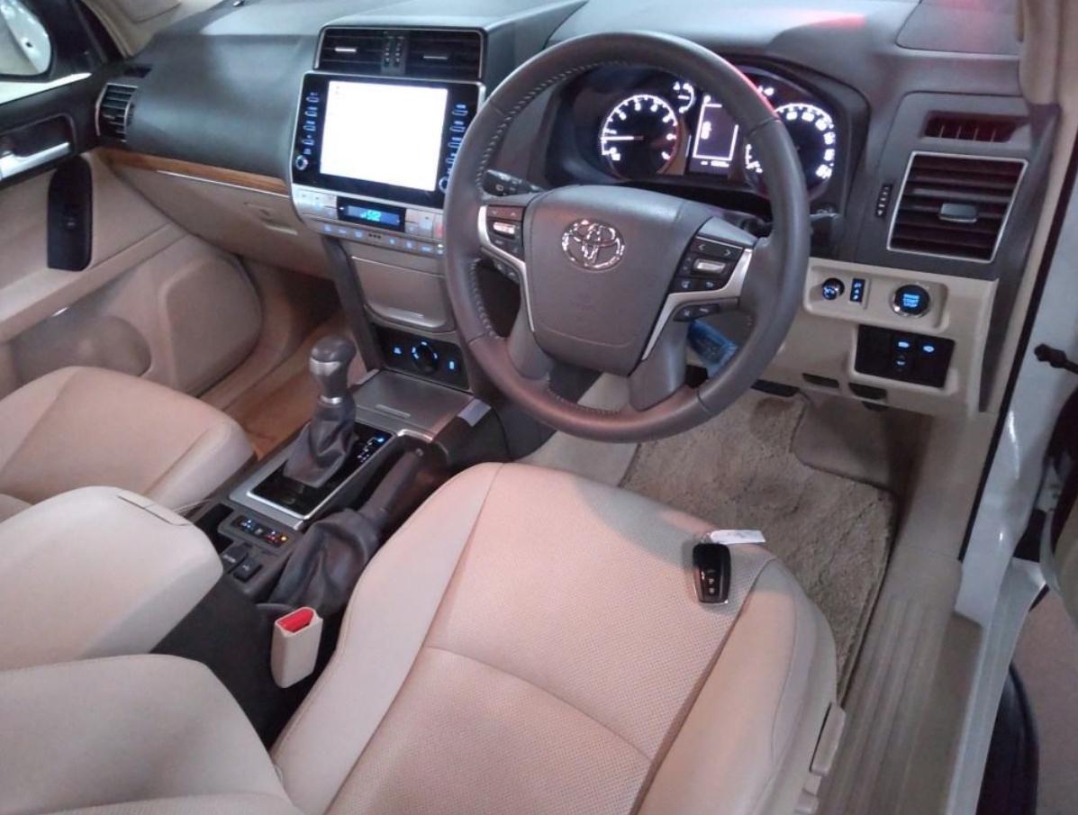 Toyota Land Cruiser Prado-TX 2023 CH-0034
