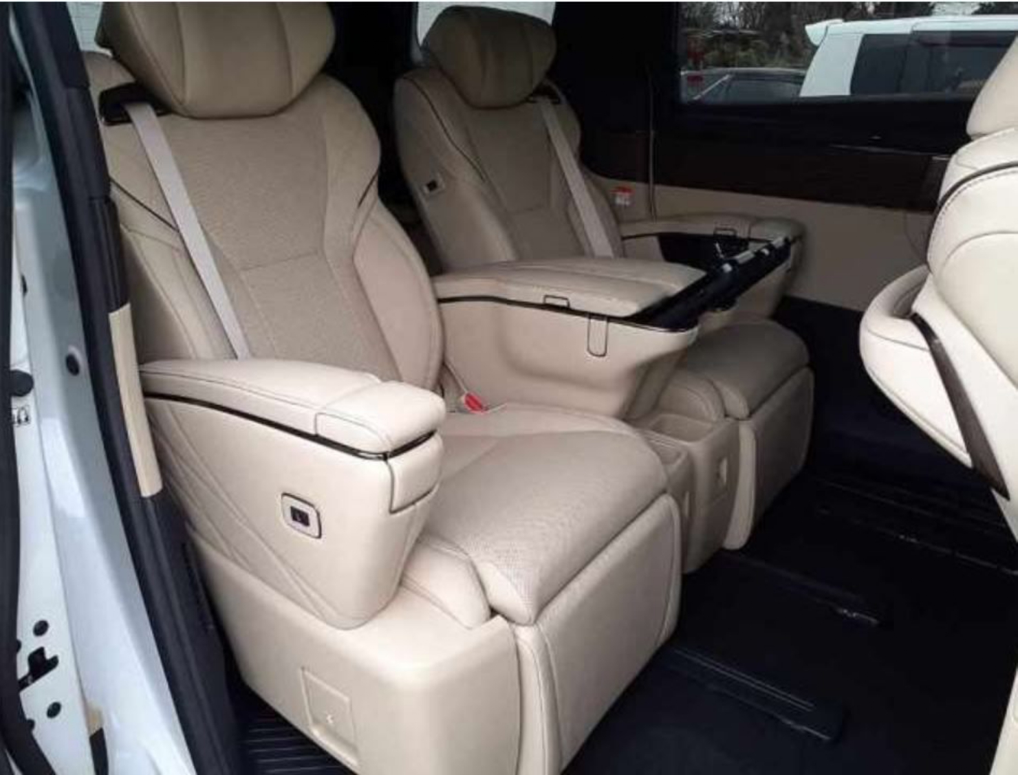 Toyota Alphard Executive 2024 CH-0044